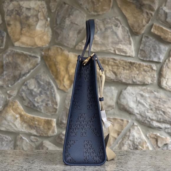 Michael Kors Maple Logo Large Blue Tote - Picture 2 of 10